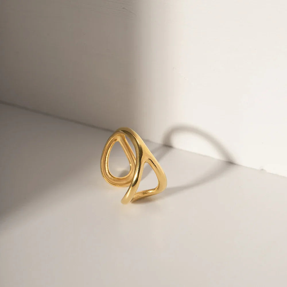 Jackie Twisted Band Ring
